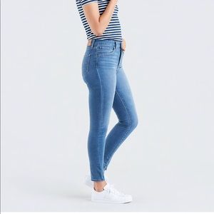 High rise Levi’s size 25